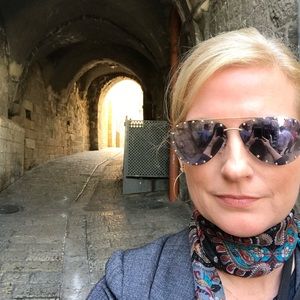 Meet your Posher, Genevieve